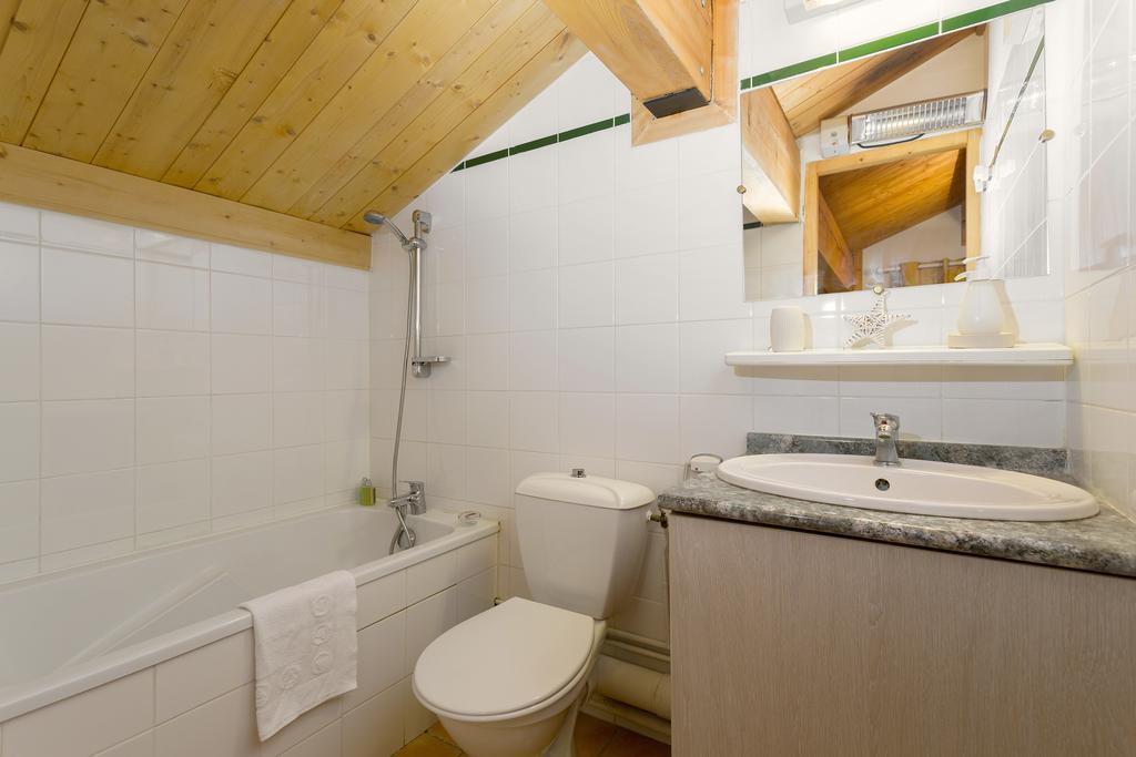 Madame Vacances Les Chalets Du Praz لا بلاني الغرفة الصورة