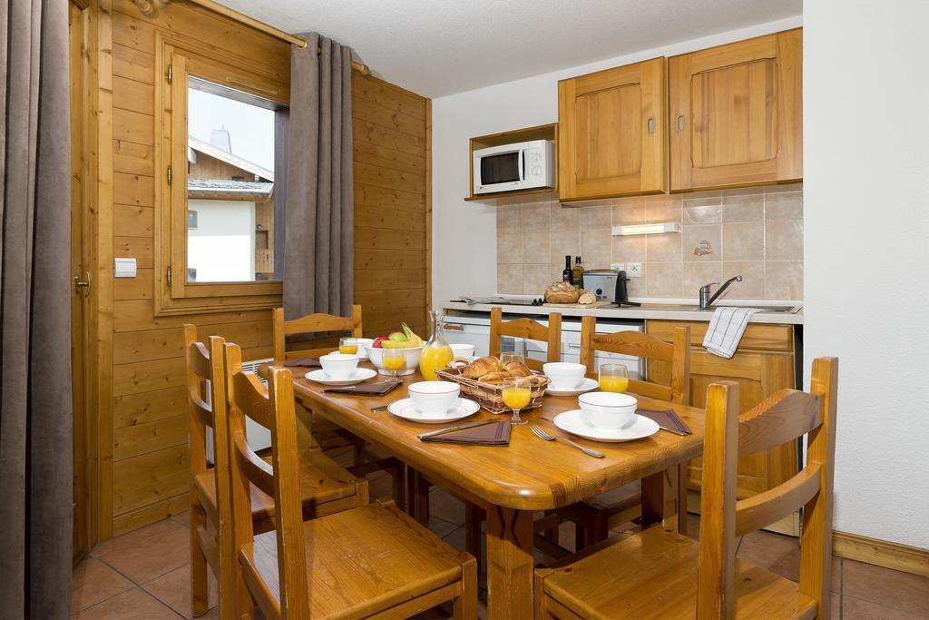 Madame Vacances Les Chalets Du Praz لا بلاني الغرفة الصورة